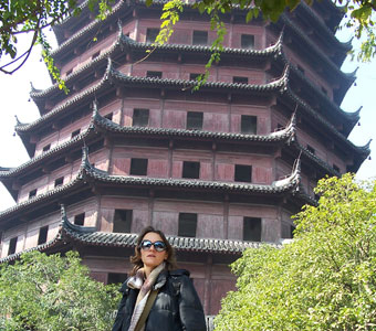 Micaela Giuseppone alla Pagoda delle sei armonie di Liuhe